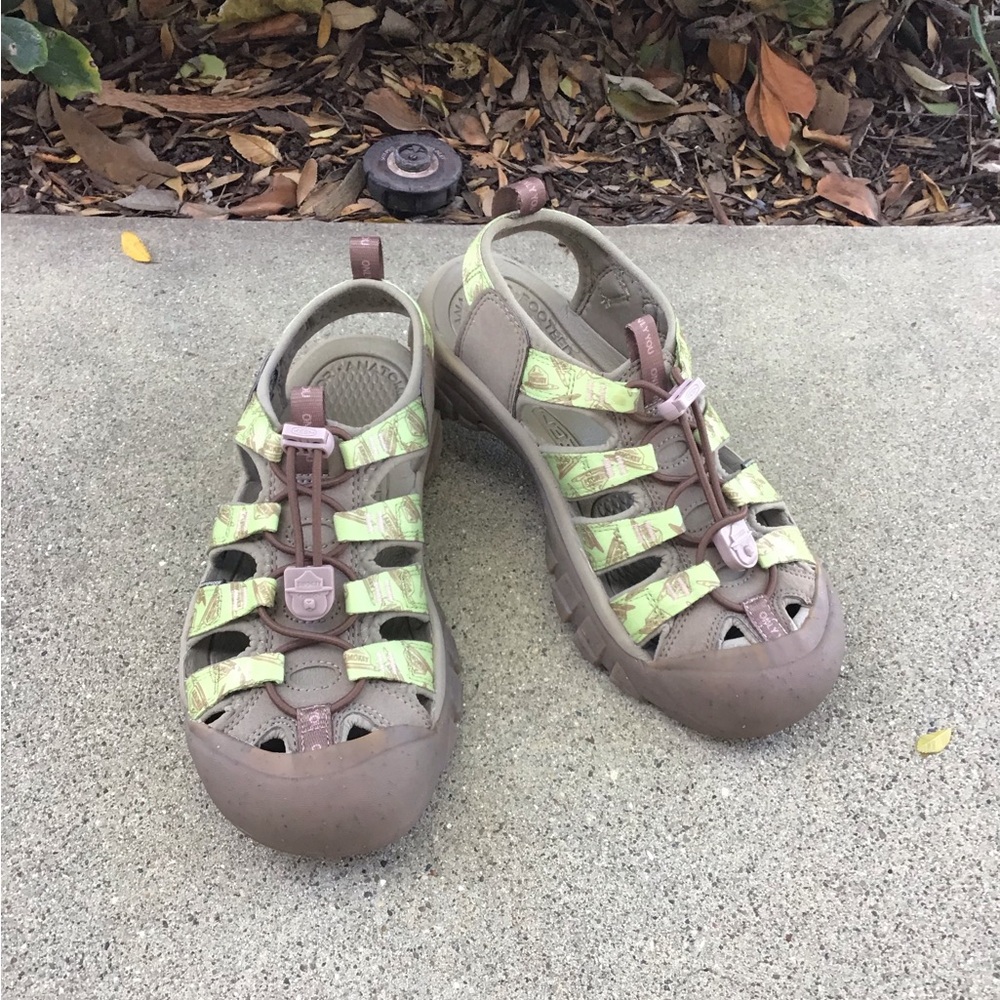 Keen Newport Retro Smokey Bear Tan & Light Green Outdoor Sandal